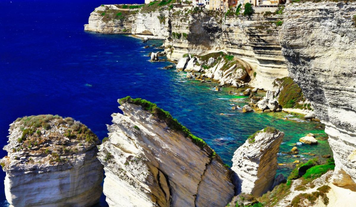 découvrez les endroits à éviter en corse pour profiter pleinement de votre séjour en toute sécurité et tranquillité.